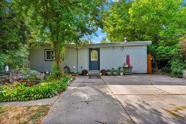 Property Photo MLS #: 202523748